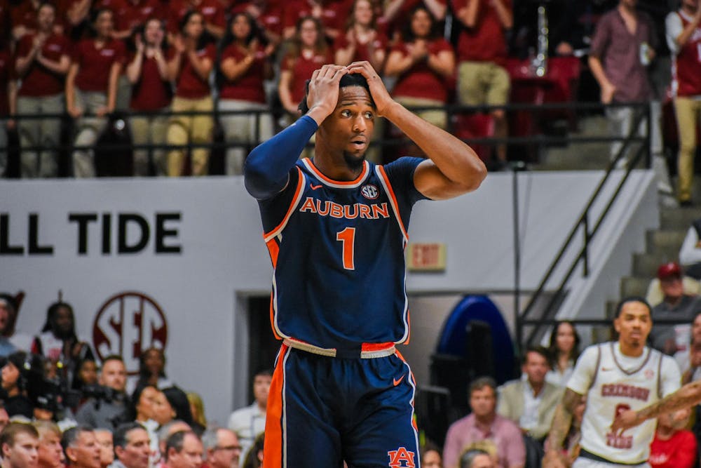 <p>Kevin Overton (1) gets upset with call against Alabama in Coleman Coliseum in Tuscaloosa, AL on March 7, 2026.</p>