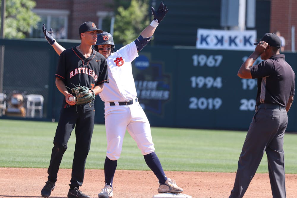 <p>Auburn baseball player celebrates clearing second base</p>