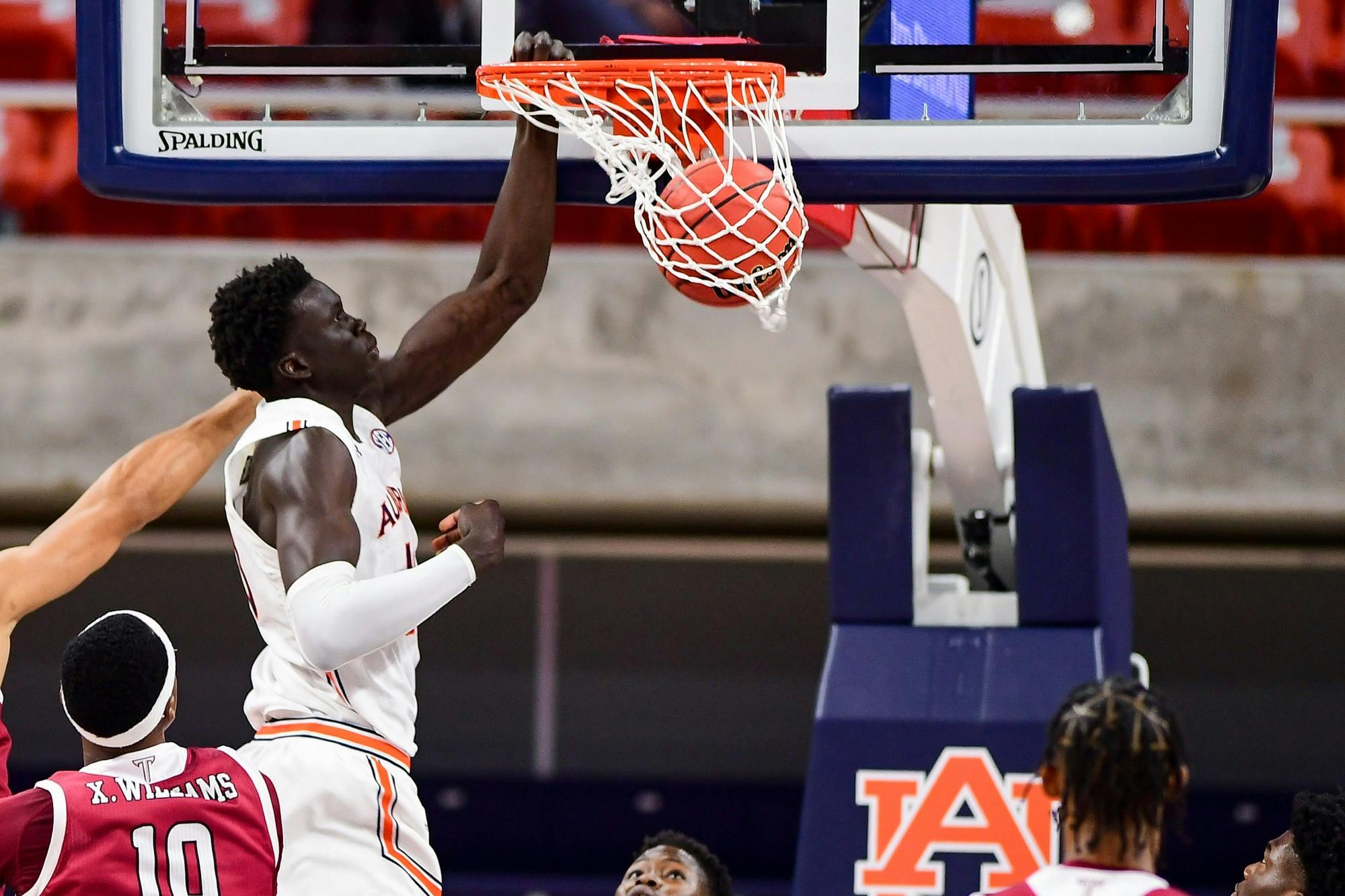 121920_Auburn_SL1_9586_ JT Thor Dunk.JPG