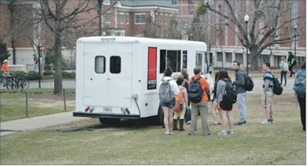 Students line up for lunch at the Munch truck outside Parker Hall. The Munch truck specializes in Asian cuisine. (Raye May / PHOTO EDITOR)