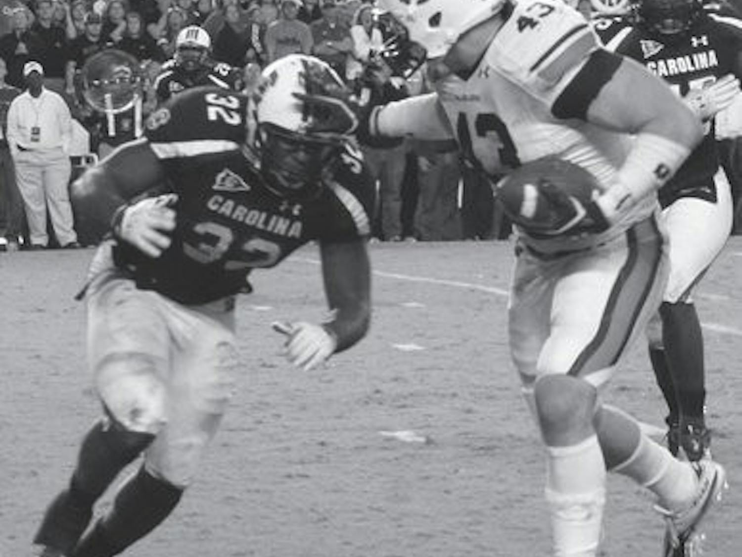 Philip Lutzenkirchen fights his way to a touchdown against South Carolina on Oct. 1, 2011. Lutzenkirchen has been named to the 2012 John Mackey Award watch list. (Robert E. Lee / EDITOR-IN-CHIEF)