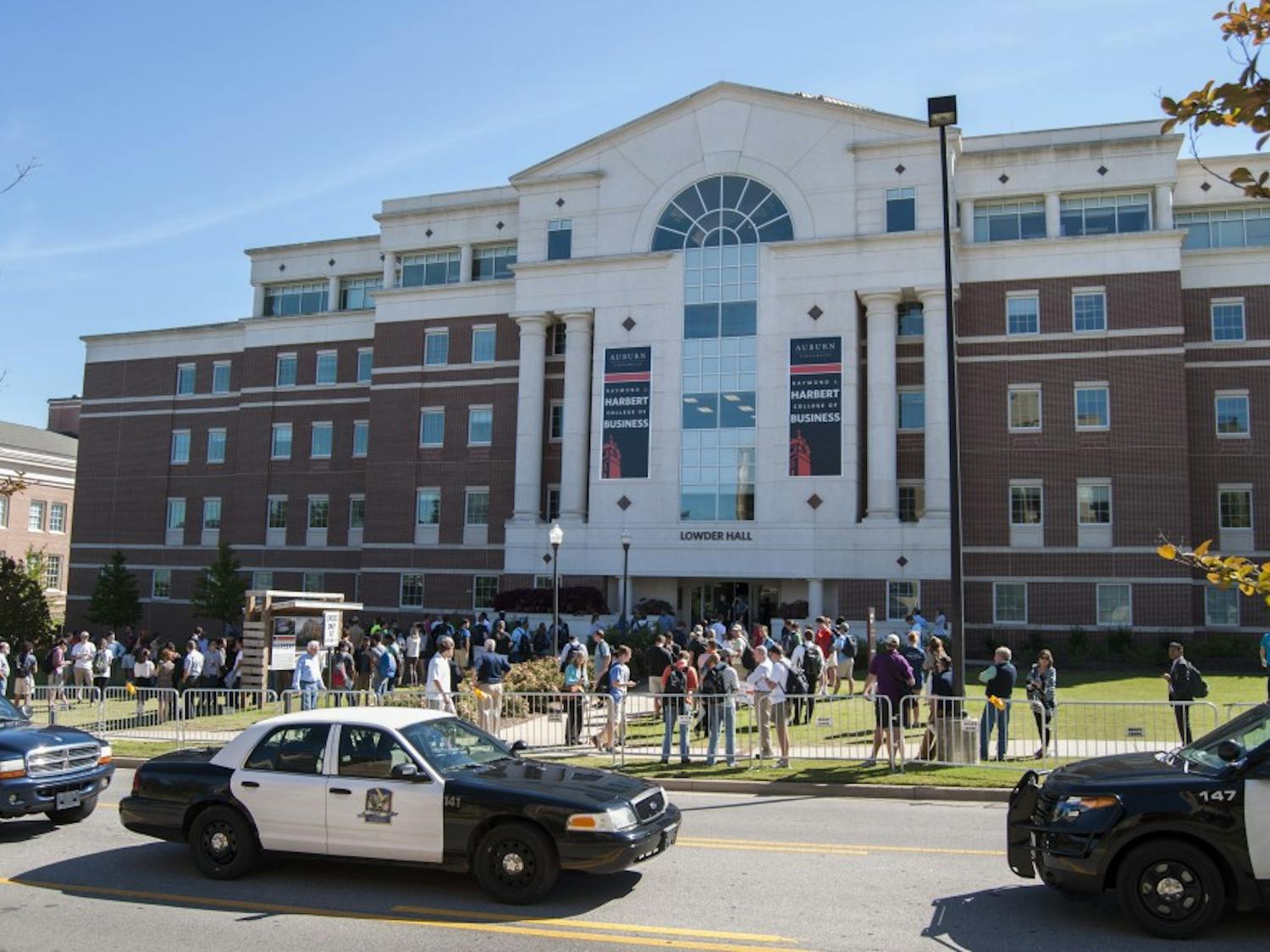 Students and professors wait outside Lowder Hall while police search the building on Oct. 6. (Jordan Hays | Managing Editor)