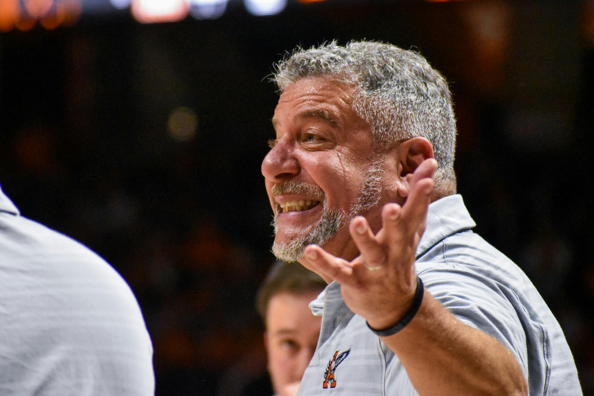 Bruce Pearl MBB versus Tennessee