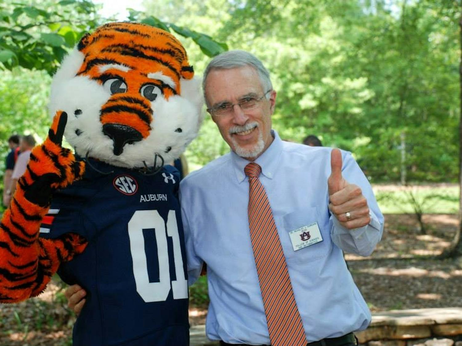 COSAM Dean Nicholas Giordano gives a thumbs-up with Aubie.