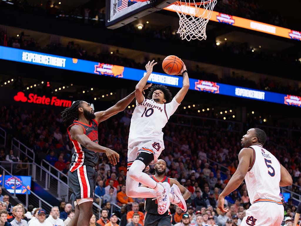 MBB vs OSU - Luca Flores 07.JPG