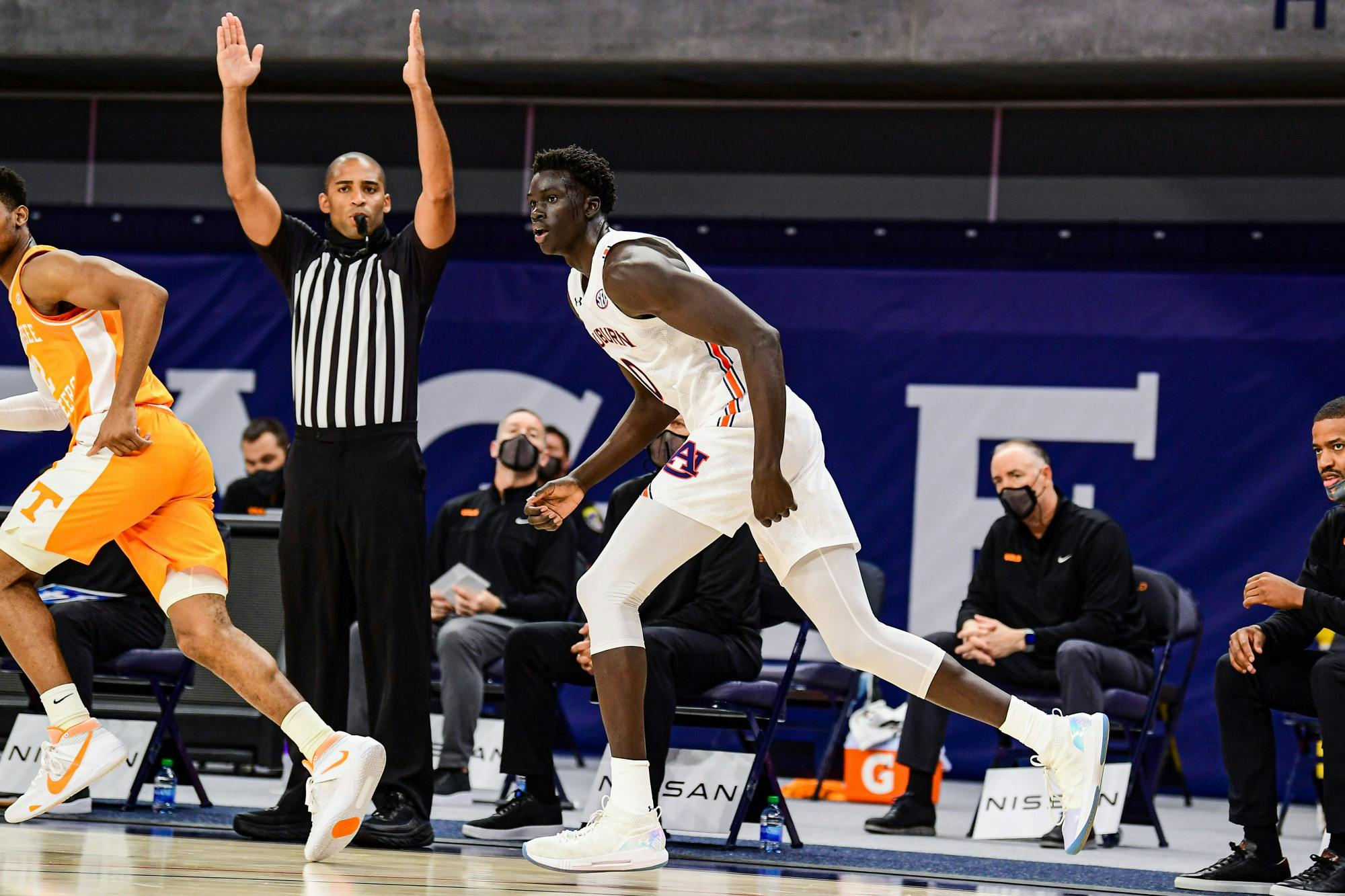 022721_Auburn_SL1_0198_JT Thor reacts after a shot .jpg