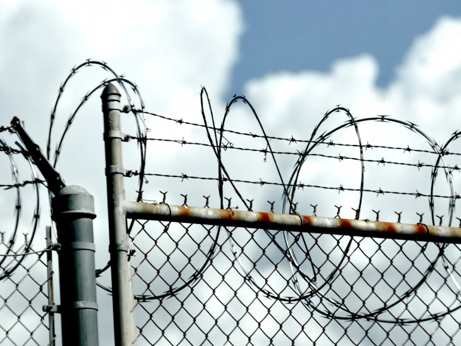barbed wire/lee county detention