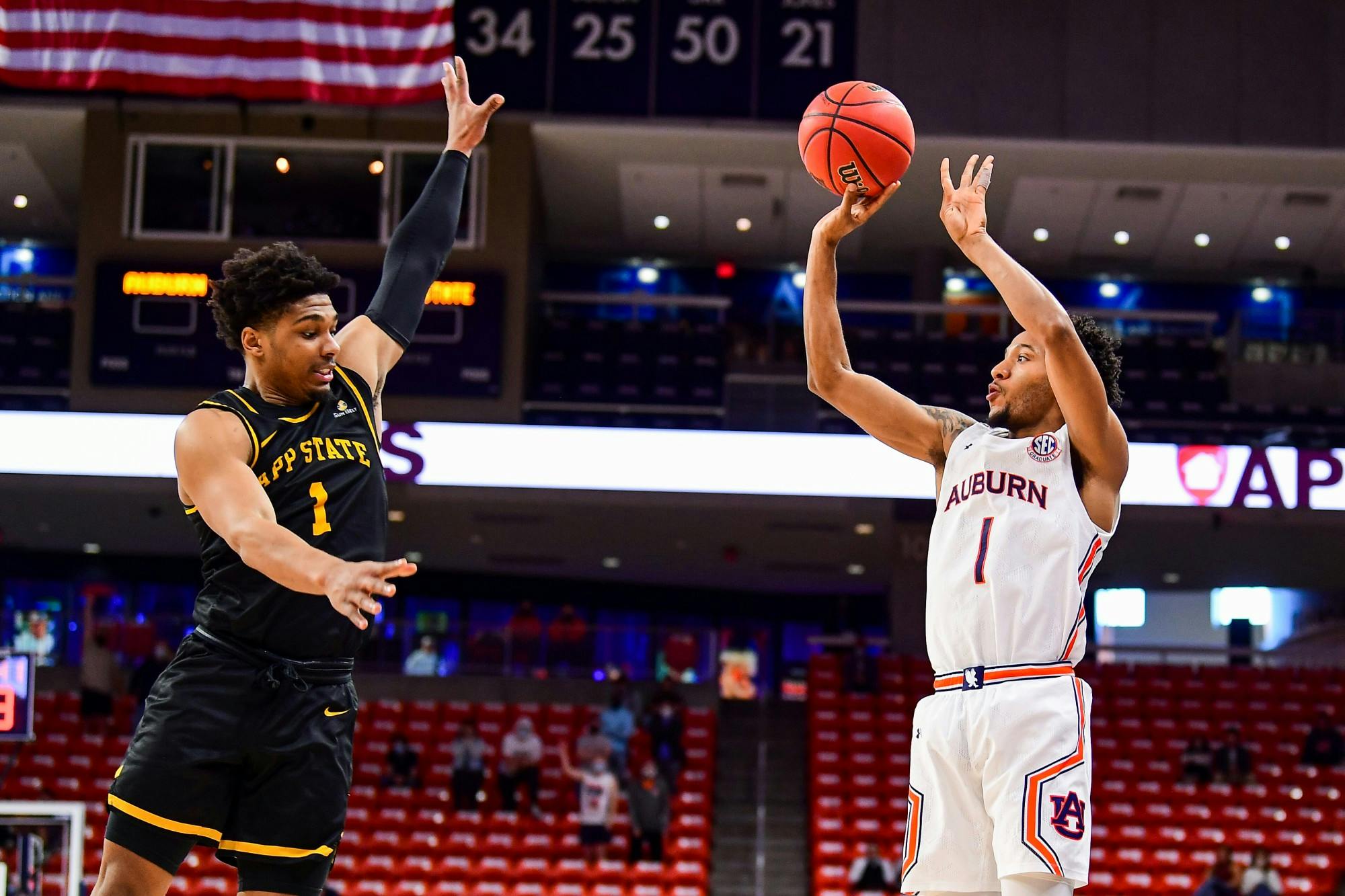 122220_Auburn_SL1_4875_Jamal Johnson shoots the ball .jpg