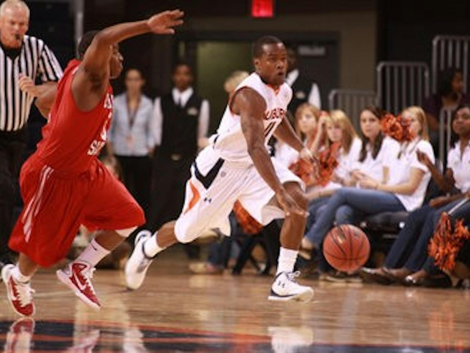Sophomore guard Josh Wallace races past a Columbus State defender Monday night. Auburn fell to the Cougars 54-52. (Emily Adams / Photo Editor)