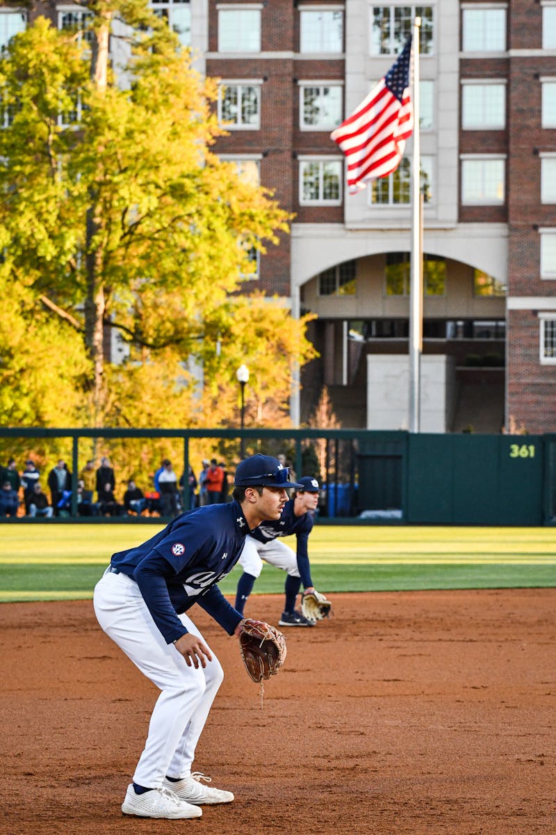 Auburn loses College World Series game vs. Arkansas, season ends