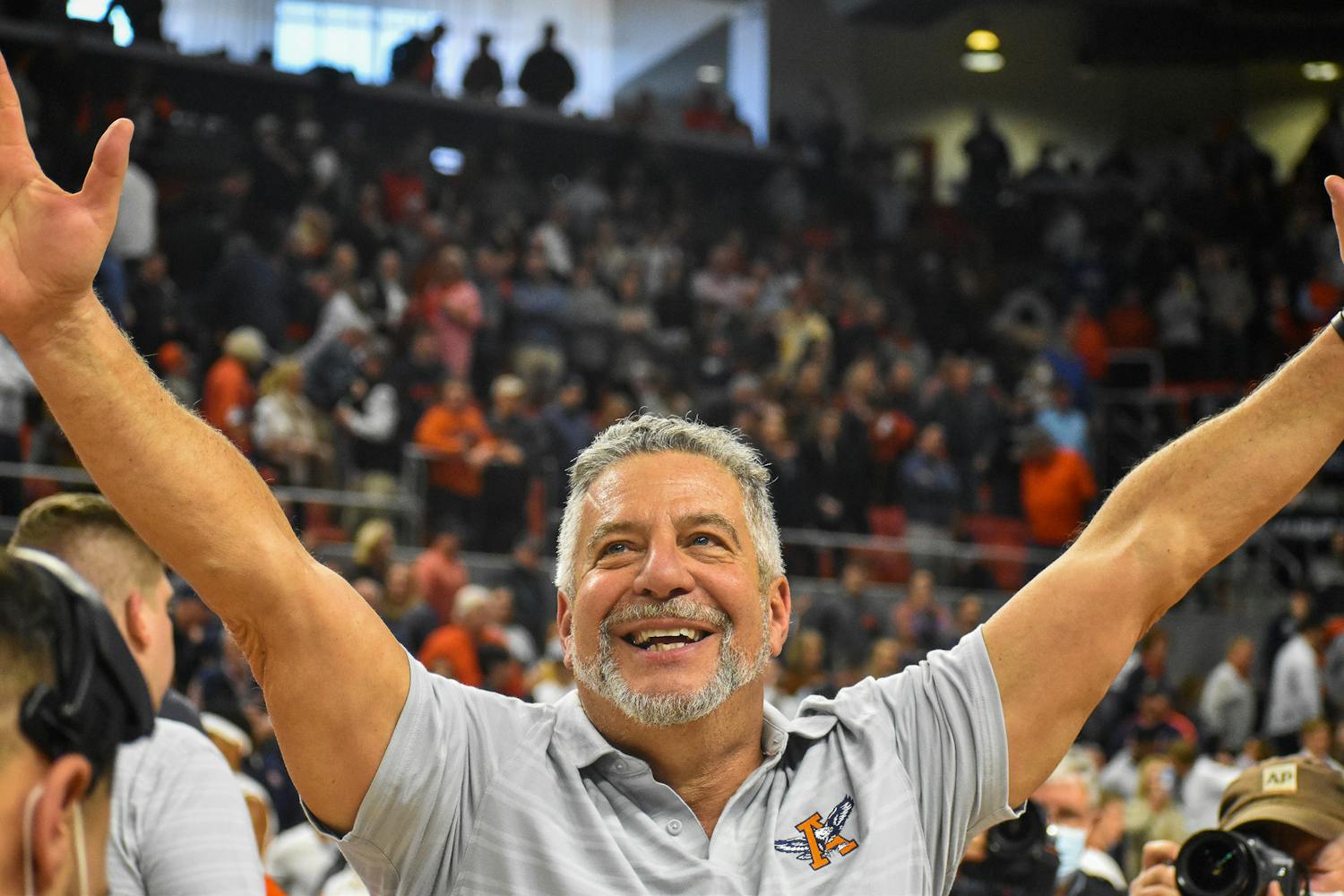 Bruce Pearl Arms stretched high MBB