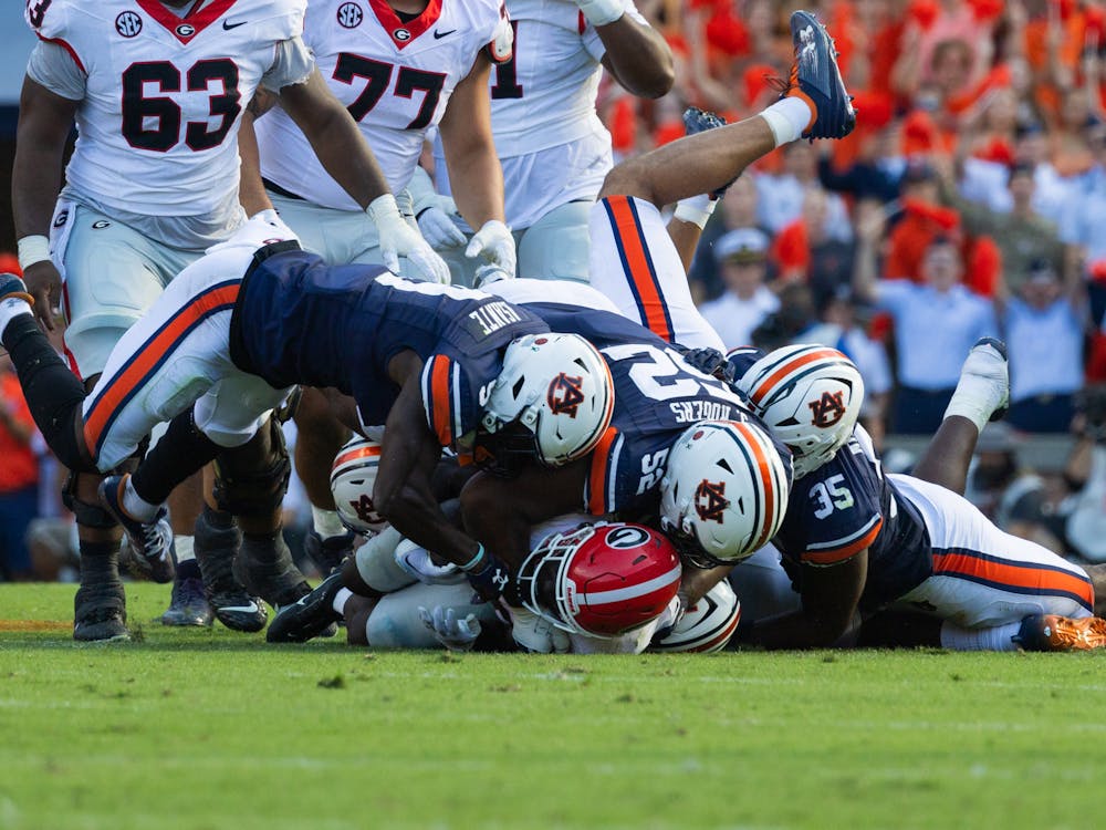 Auburn's defense gets a stop at the line of scrimmage during the 3rd quarte of Georgia at Auburn