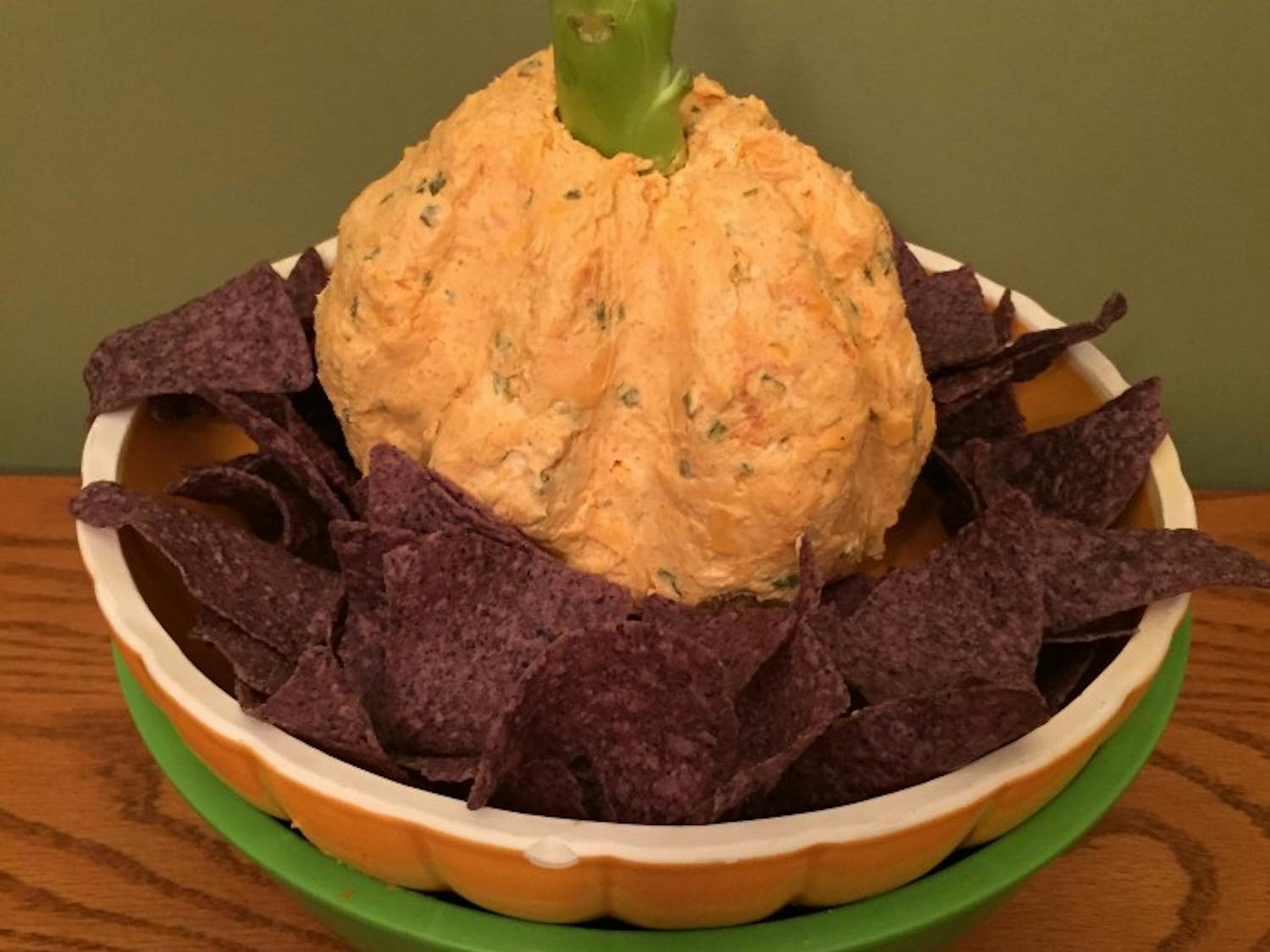 Pumpkin cheese ball 