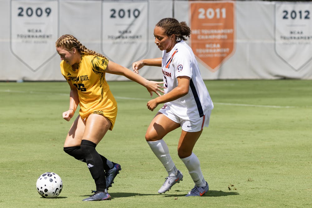 Shelby Sallee (3) defends against Kennesaw State at the Auburn Soccer Complex on August 24, 2025.