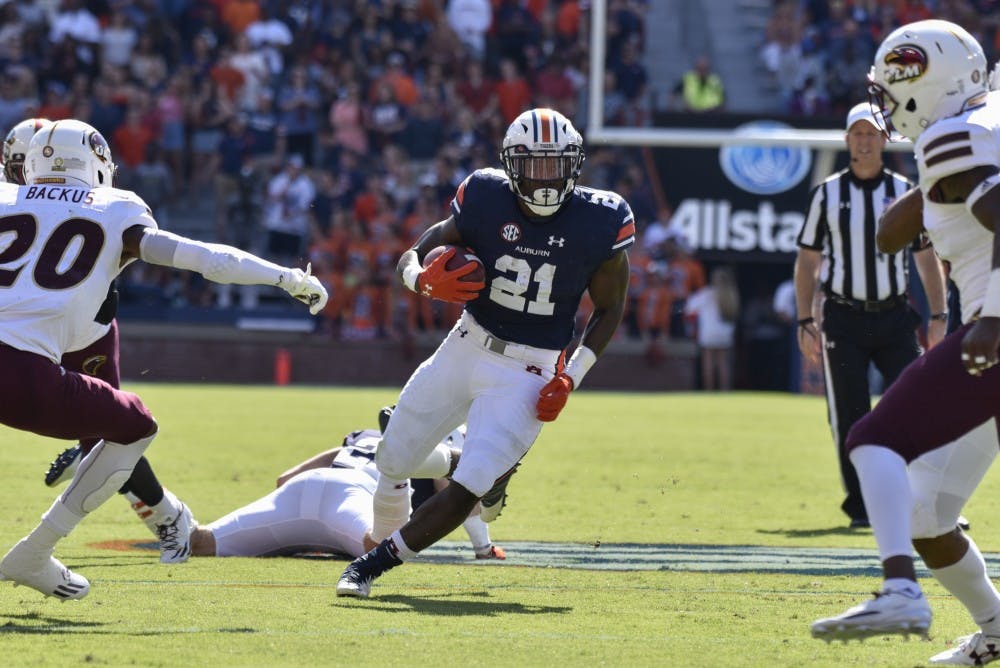 Kerryon Johnson (21) runs the ball during the first half of a NCAA college football game, Saturday, Oct. 1, 2016, in Auburn, Ala.