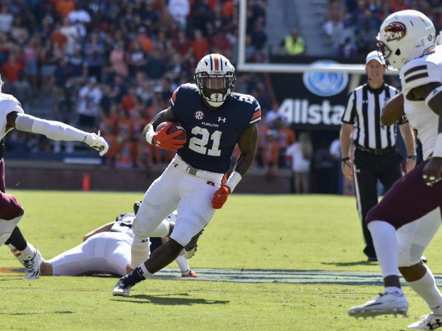 Kerryon Johnson (21) runs the ball during the first half of a NCAA college football game, Saturday, Oct. 1, 2016, in Auburn, Ala.