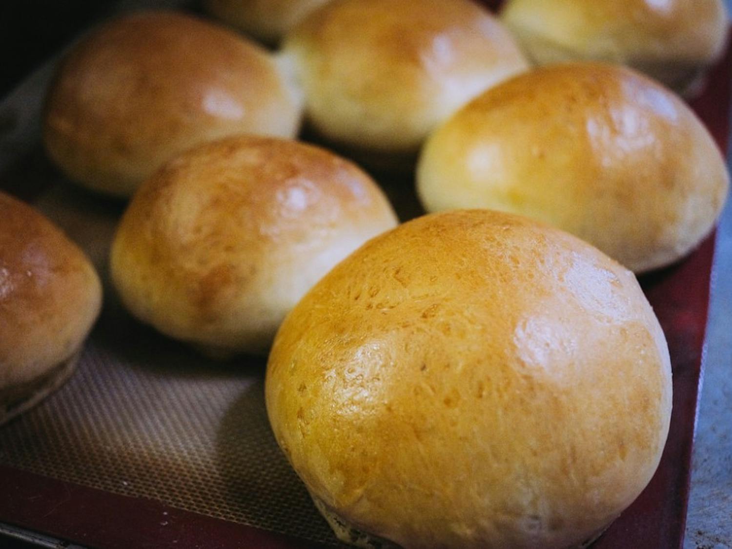 Yeast dinner rolls often accompany any Thanksgiving meals.