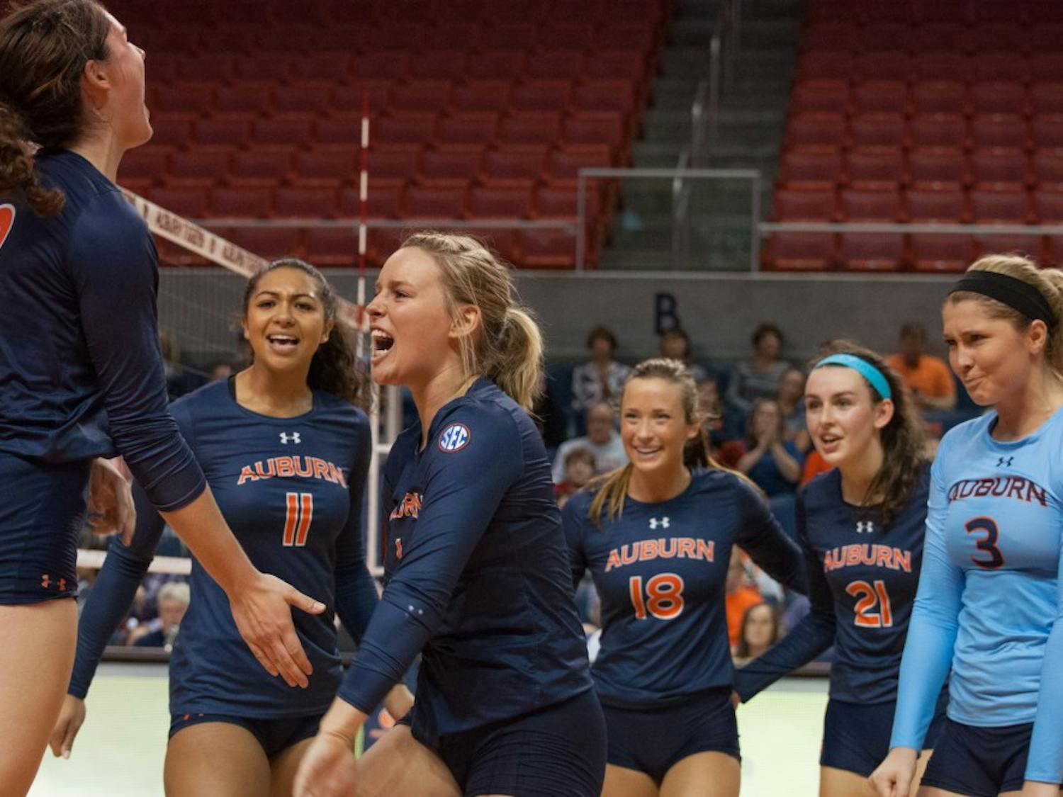 The team celebrating Brenna McIlroy's score against LSU on Oct. 4 at Auburn Arena.