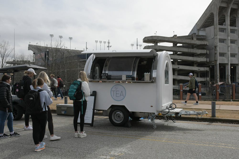 Students waiting for their tea from The Tea food truck on Thach Concourse at Cary Hall on January 24.