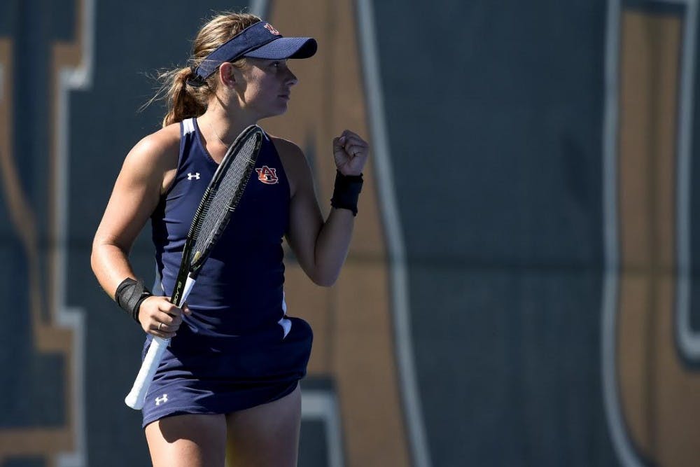 Andie Dikosavljevic pumps her fist at the USTA/ITA Regional Championships. (Zach Bland / Auburn Athletics)