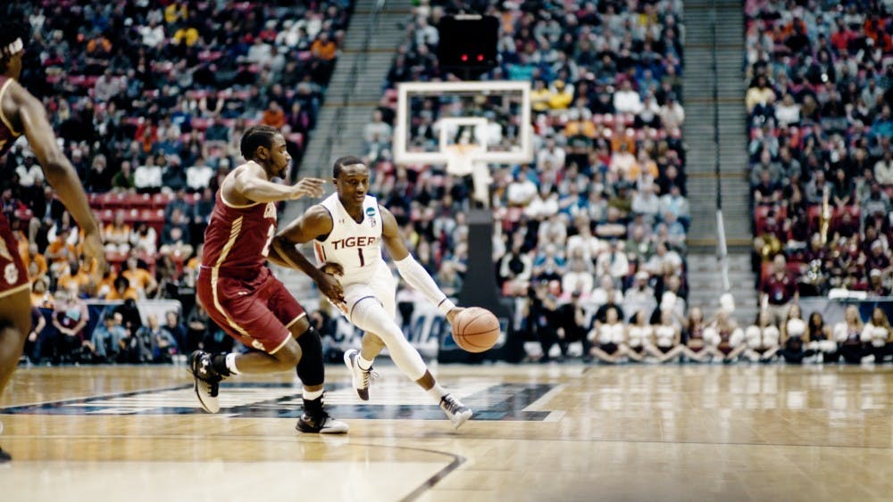 Jared Harper (1) drives&nbsp;during Auburn vs. College of Charleston on March 16, 2018 in San Diego, Calif.