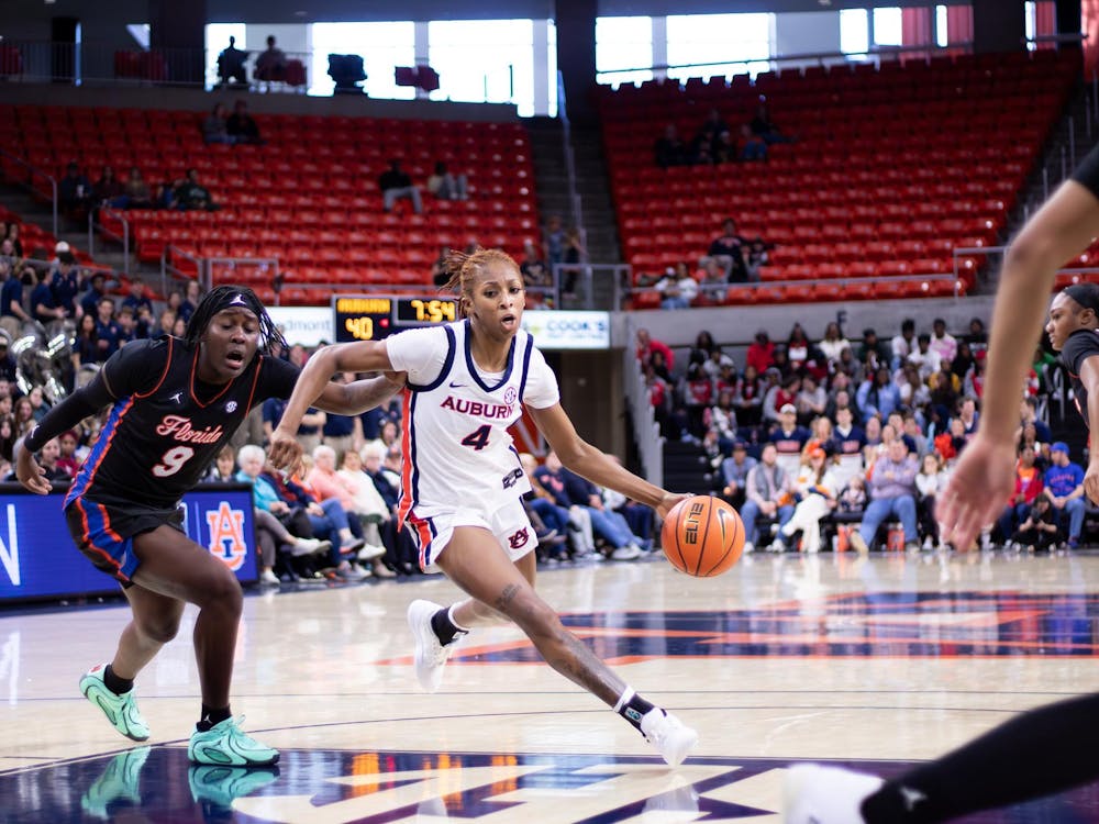 Kaitlyn Duhon makes a move toward the basket past Florida's defense during the game on Jan 11, 2026 at Neville Arena in Auburn, Ala.