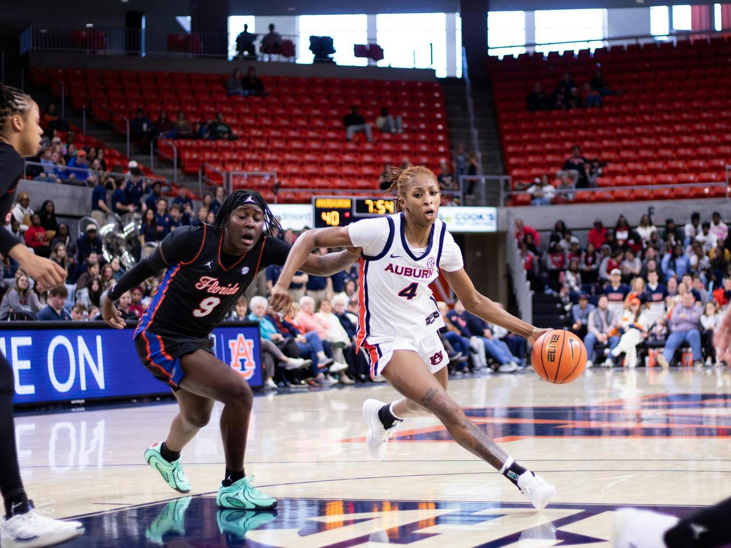 Kaitlyn Duhon makes a move toward the basket past Florida's defense during the game on Jan 11, 2026 at Neville Arena in Auburn, Ala.