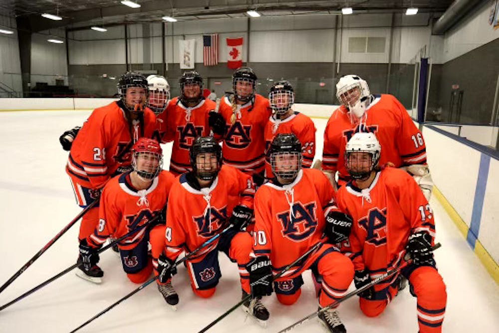 <p>The Auburn women's club hockey team poses on the ice after their first game.&nbsp;</p>