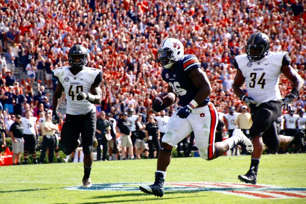 Kamryn Pettway (36) makes a 60-yard run during&nbsp;Auburn vs Vanderbilt football game in Jordan-Hare stadium Nov. 5, 2016.