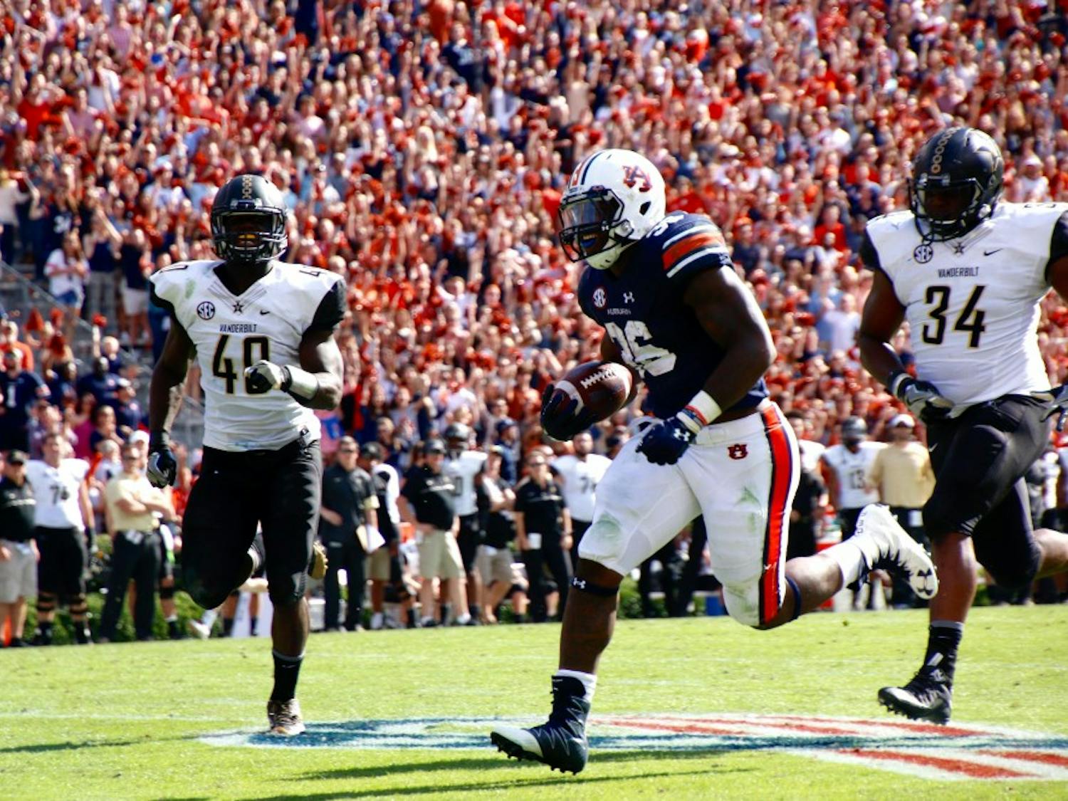 Kamryn Pettway (36) makes a 60-yard run during Auburn vs Vanderbilt football game in Jordan-Hare stadium Nov. 5, 2016.