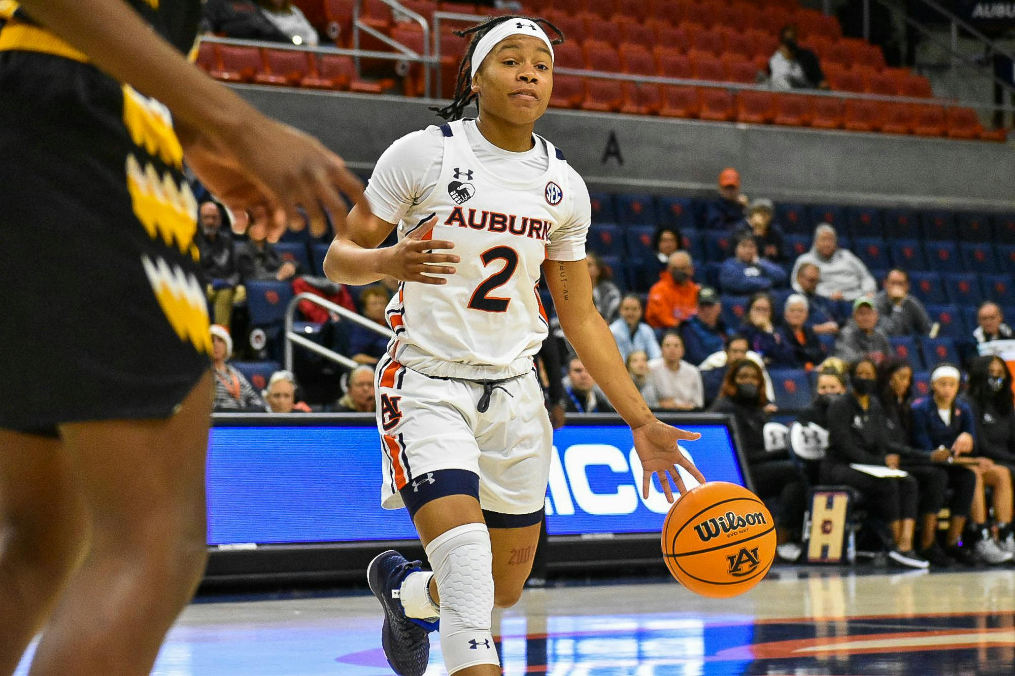 Sania Wells WBB drive dribble