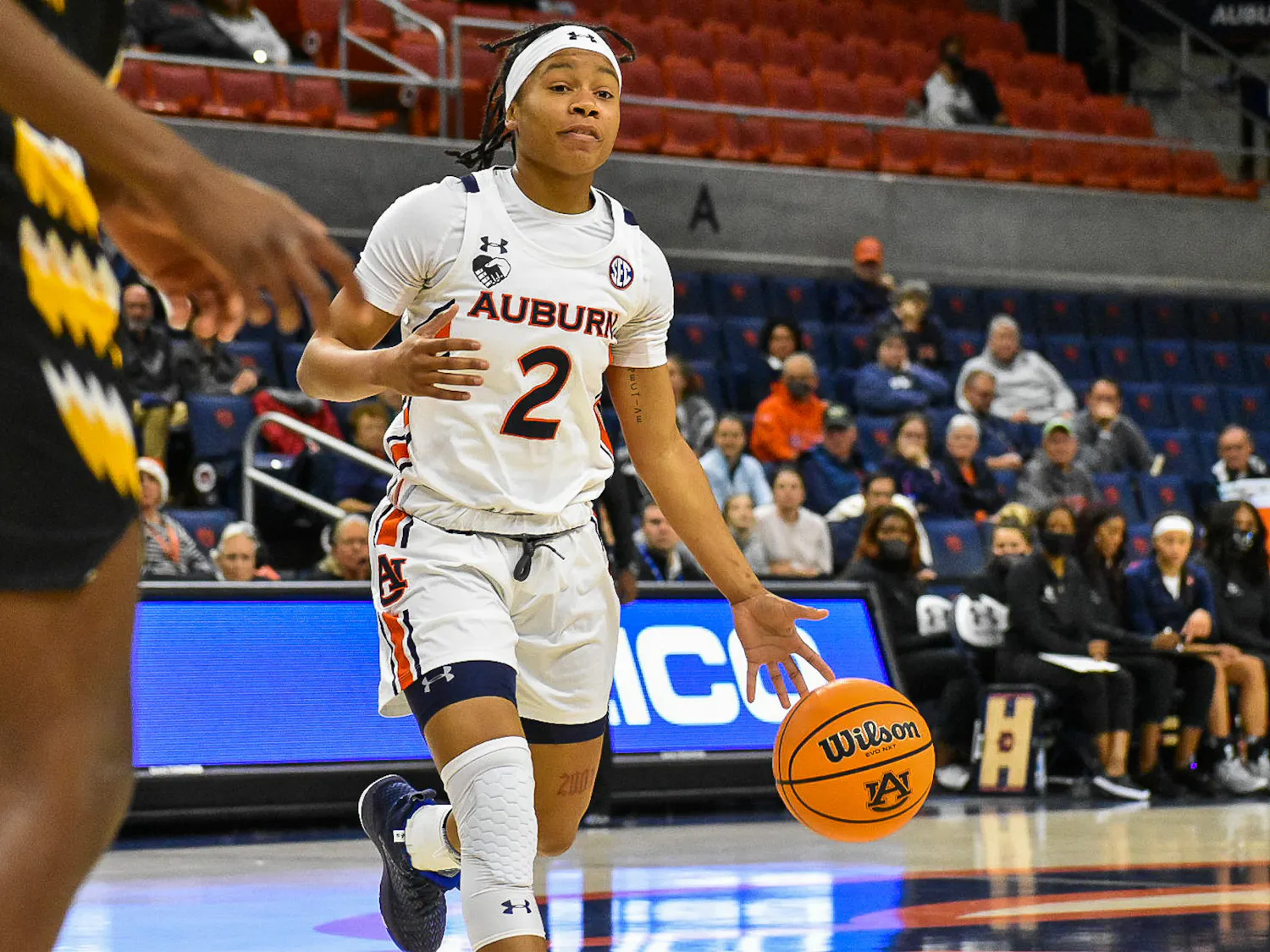 Sania Wells WBB drive dribble