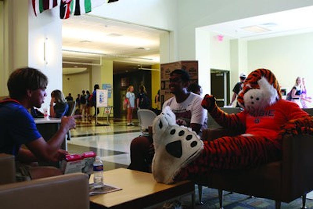 Aubie pals around with students in the Student Center, keeping in touch with fans in his signature laid-back style. (Rebecca Croomes / ASSISTANT PHOTO EDITOR)