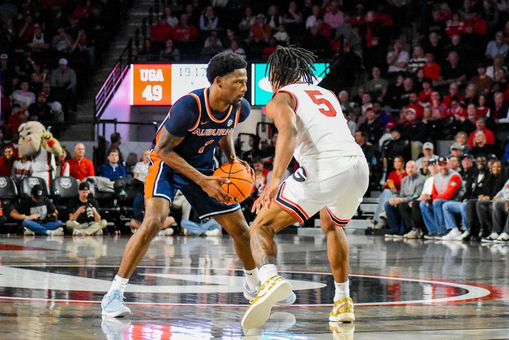 <p>Kevin Overton (1) looks for a pass against UGA in Stageman Coliseum on January 3, 2026.</p>