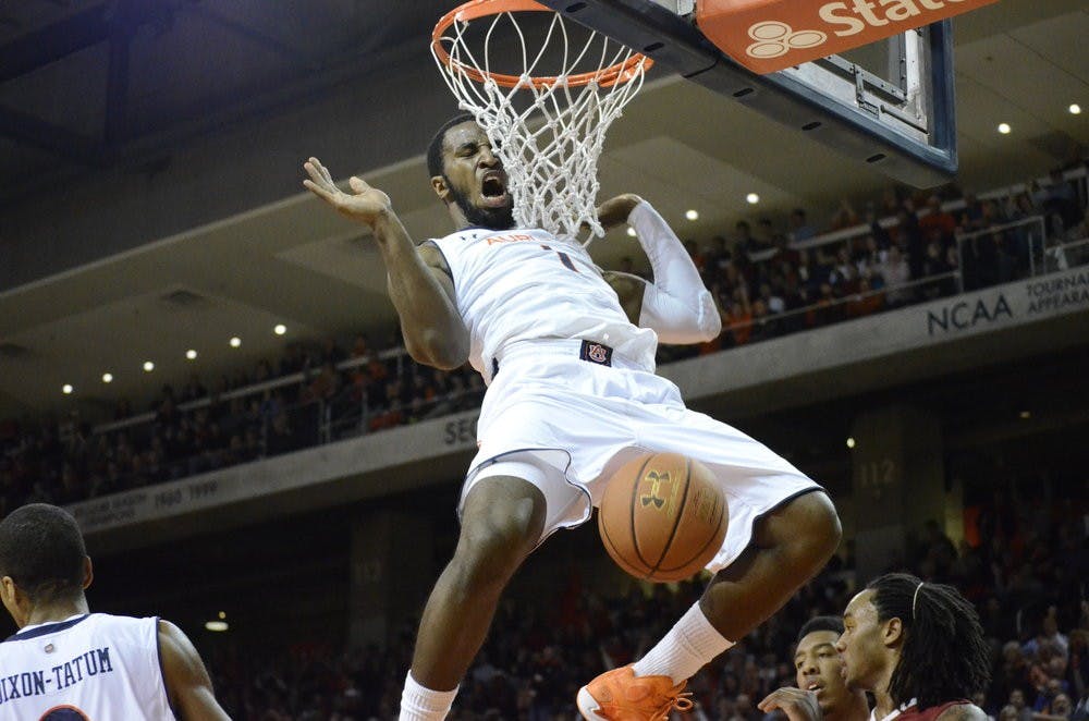 KT Harrell scoring against Alabama. Sarah May/ASSISTANT PHOTO EDITOR.