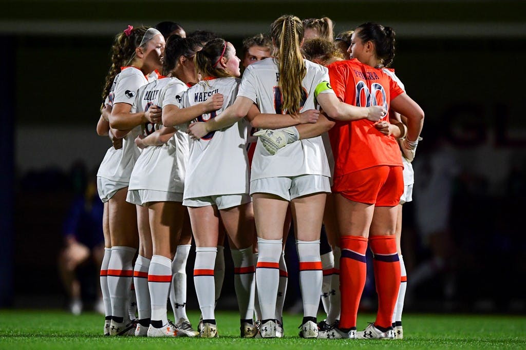 _big_Team_huddle_soccer_vs_lsu_20210226_SL1_4067_edited.jpeg