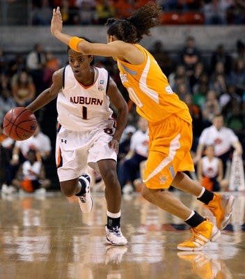 Auburn guard Morgan Toles runs past a Tennessee player. (Rebekah Weaver / Assistant Photo Editor)