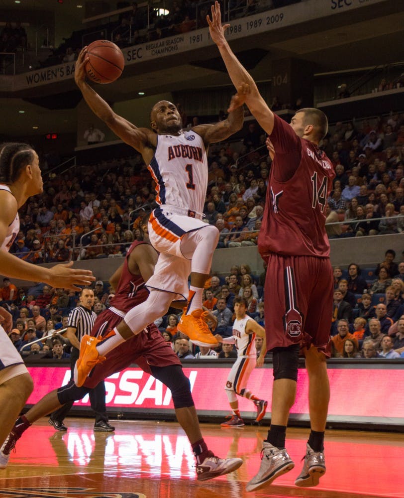 Kareem Canty (1) jumps to make a layup. South Carolina vs. Auburn at the Auburn Arena on Jan. 5, 2016.