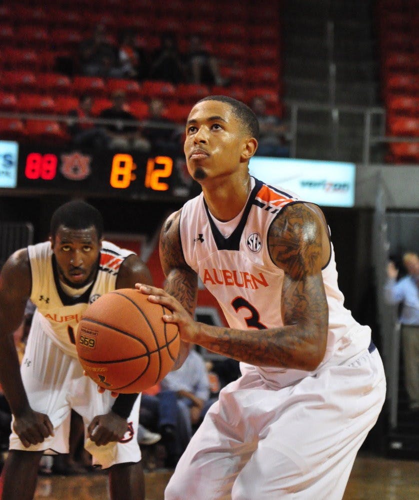 Senior Chris Denson attempts an Auburn free throw. Anna Grafton / PHOTO EDITOR