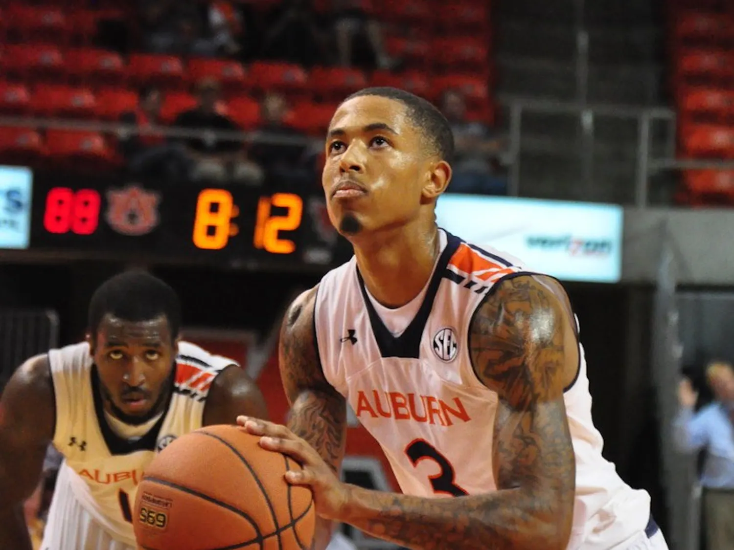Senior Chris Denson attempts an Auburn free throw. Anna Grafton / PHOTO EDITOR