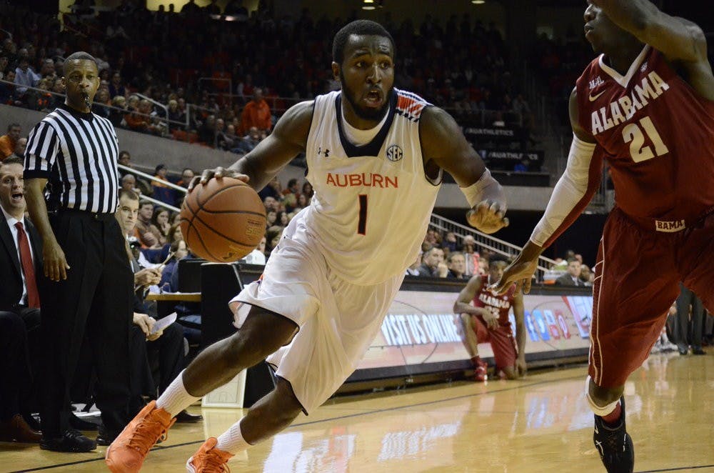 KT Harrell making his way down the court. Sarah May/ASSISTANT PHOTO EDITOR.