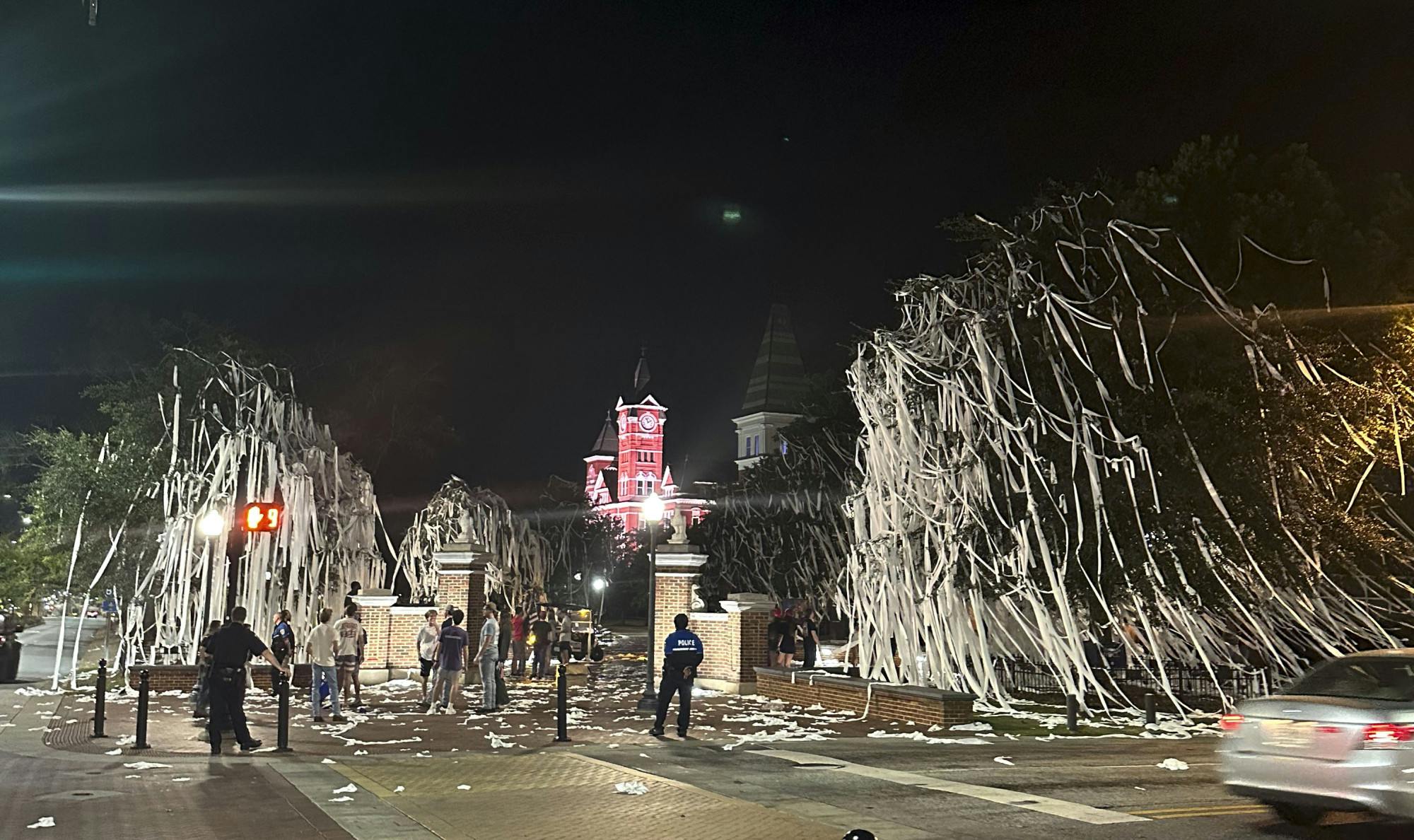 Auburn rolls Toomer's Corner for Donald Trump win.jpg