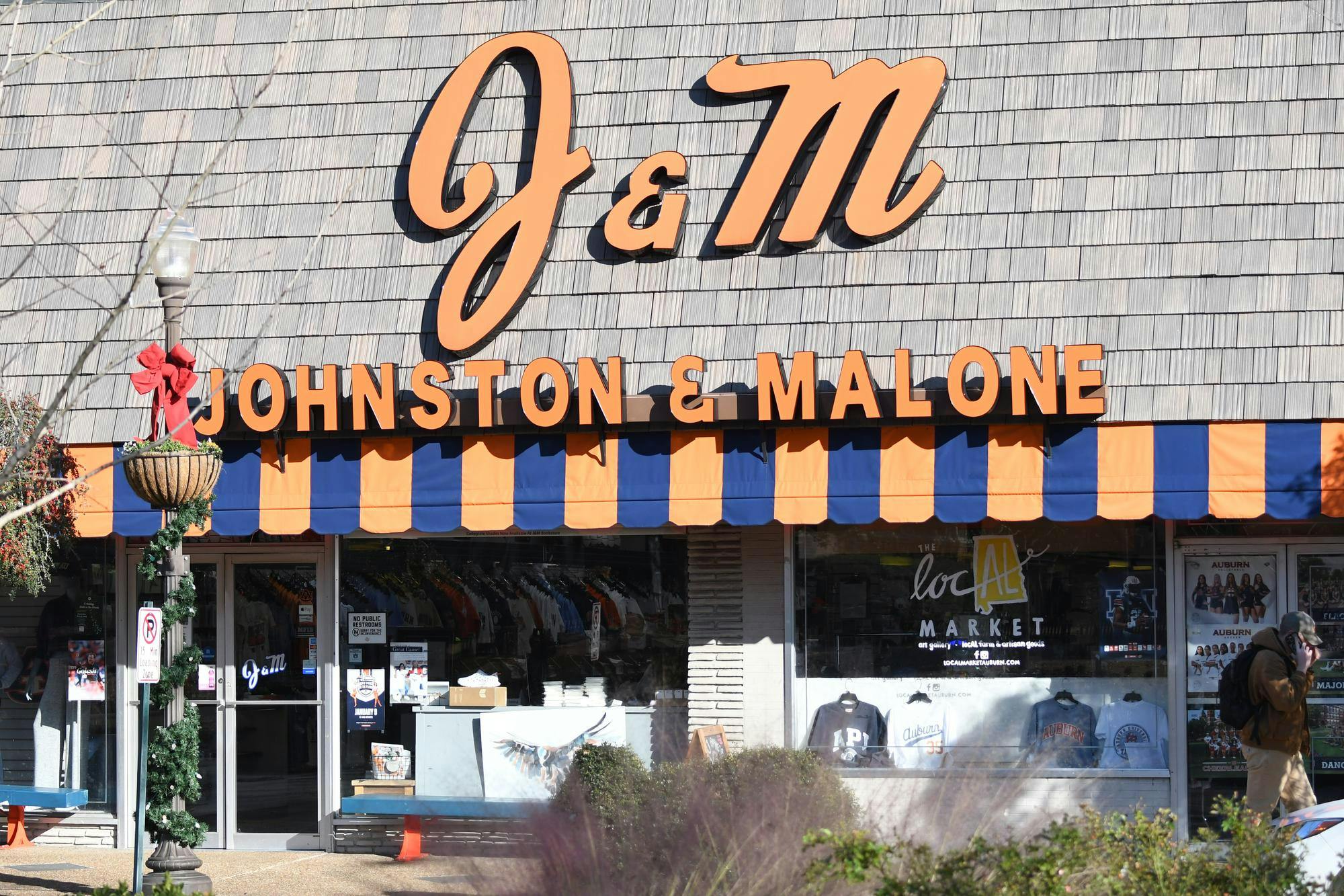 J&M Bookstore, a place to buy gifts, souvenirs and supplies for your classes located on College Street.