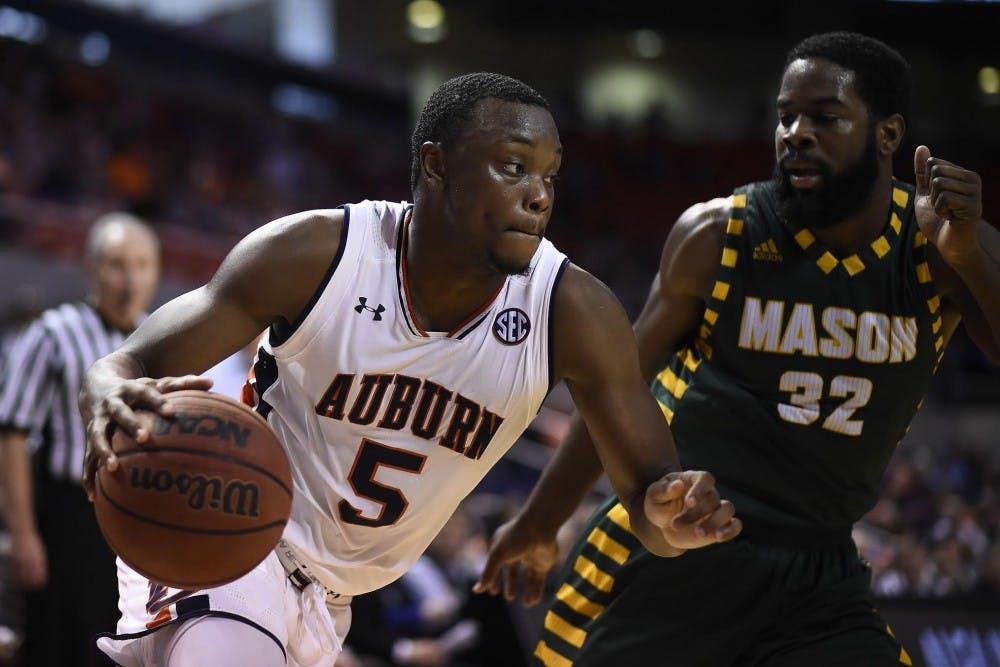Mustapha Heron (5) drives to the basket vs. George Mason on Dec. 3, 2017.