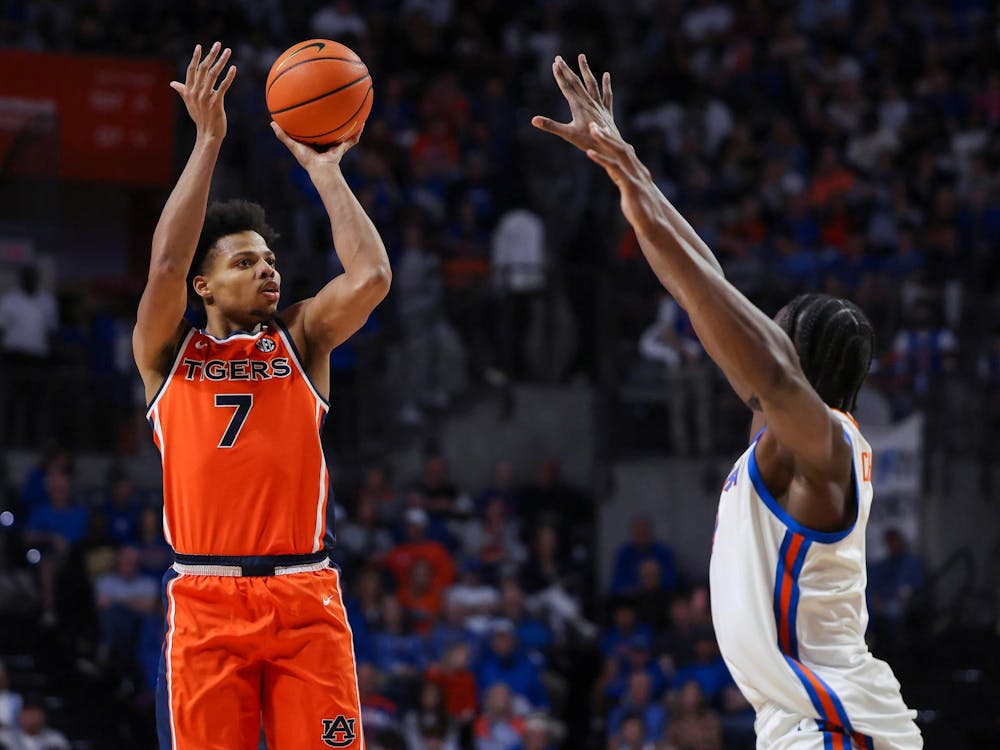 GAINESVILLE, FL - JANUARY 24 - Auburn's Keyshawn Hall (7) during the game between the Auburn Tigers and the #16 Florida Gators at Exactech Arena in Gainesville, FL on Saturday, Jan. 24, 2026. Photo by Zach Bland/Auburn Tigers