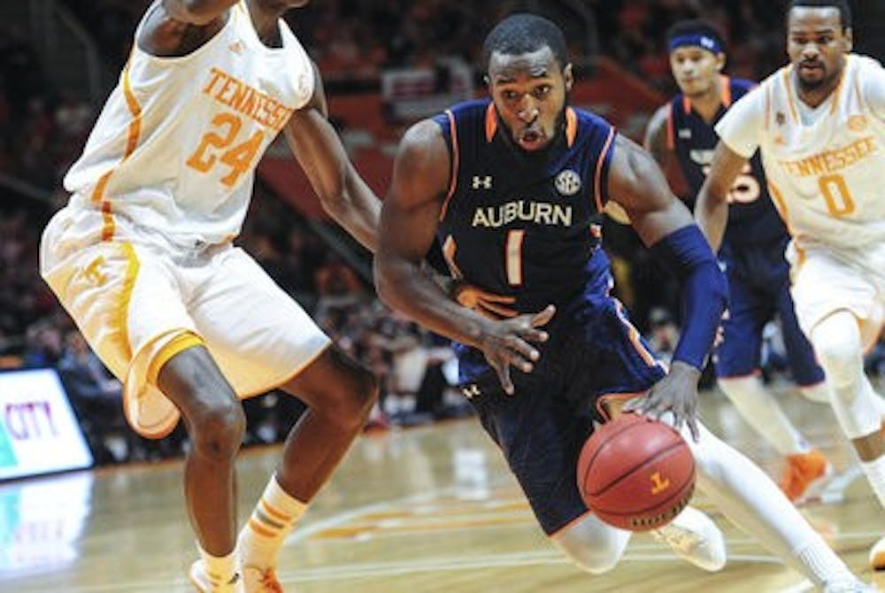 KT Harrell drives to the basket against Tennessee. (Wade Rackley / Auburn Athletics)