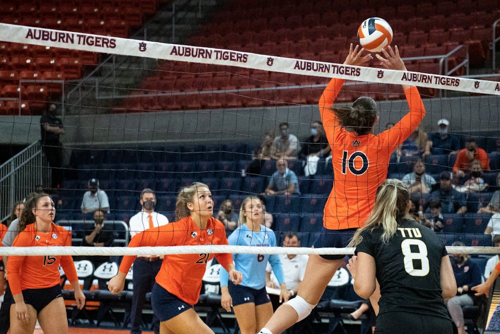 <p>Sophomore Jackie Barrett sets a ball during a match against Tennessee Tech on Aug. 27, 2021 at Auburn Arena.</p>