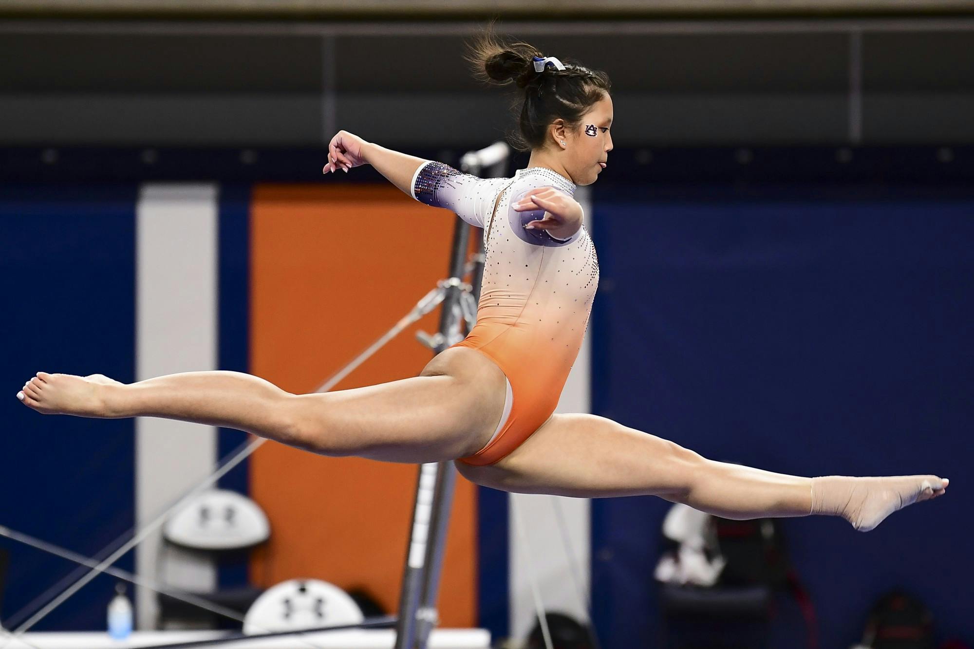 Olivia Hollingsworth gym aub vs ark 20210305 SL1_3292 edited.JPG