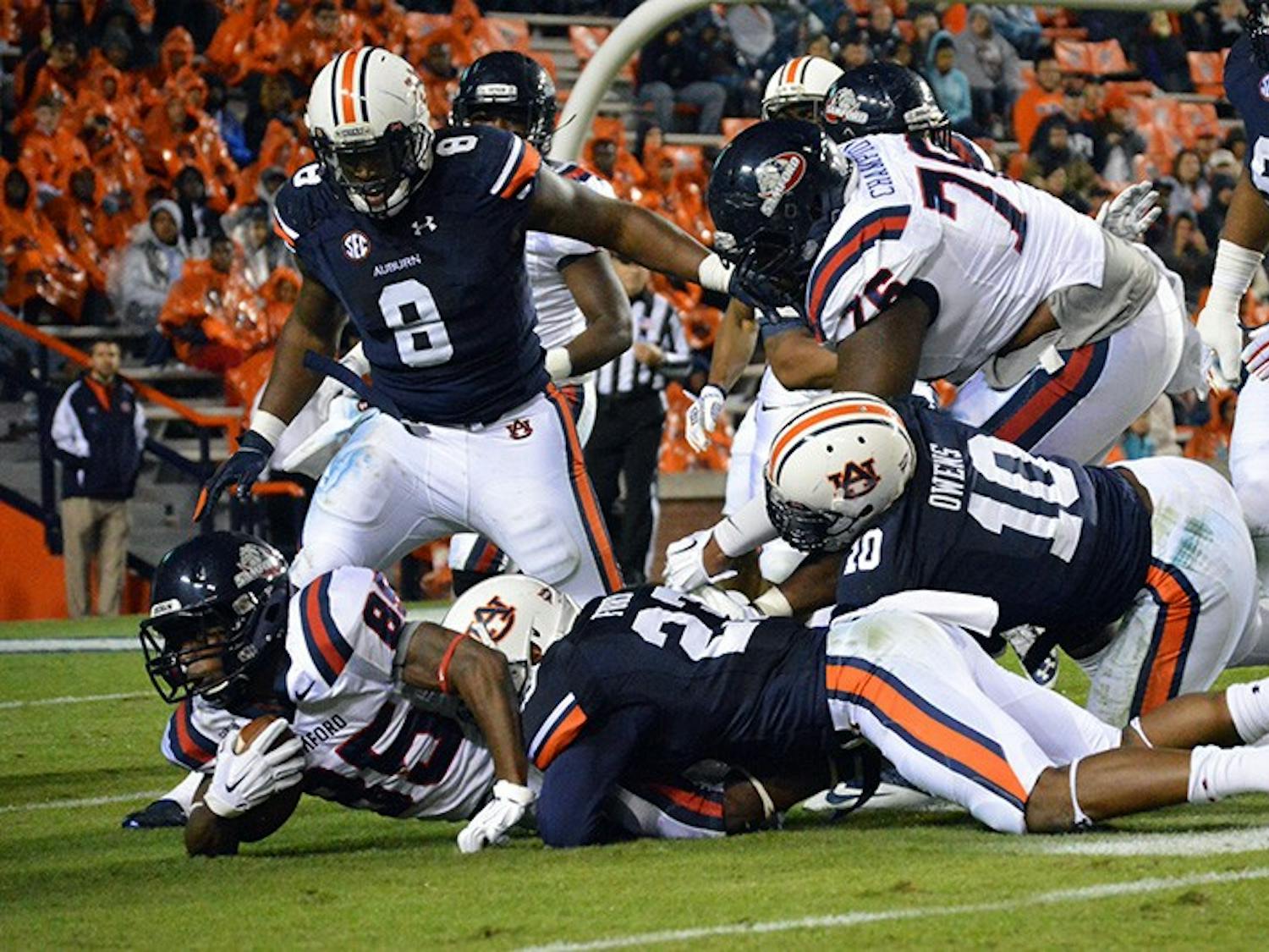 Auburn defense makes a tackle.
Emily Enfinger | Assistant Photo Editor
