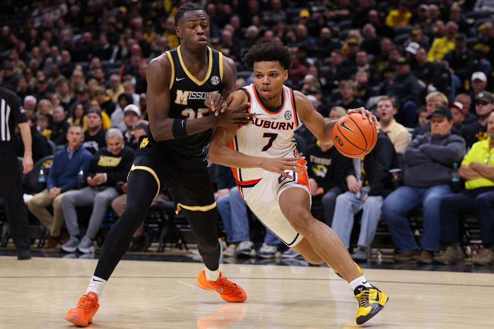 COLUMBIA, MO - JANUARY 14 - Auburn's Keyshawn Hall (7) during the game between the Auburn Tigers and the Missouri Tigers at Mizzou Arena in Columbia, MO on Wednesday, Jan. 14, 2026.

Photo by Zach Bland/Auburn Tigers